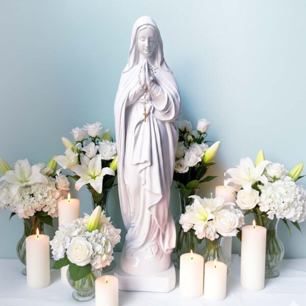 Virgen Maria Rezando con rosario Blanco Brillante