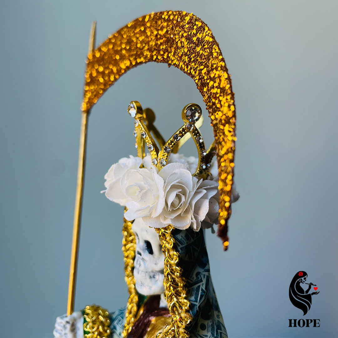 Santa Muerte Premium Dorada y Dolares - Abundancia, Exito, Estabilidad en 30cm - Imagen 3