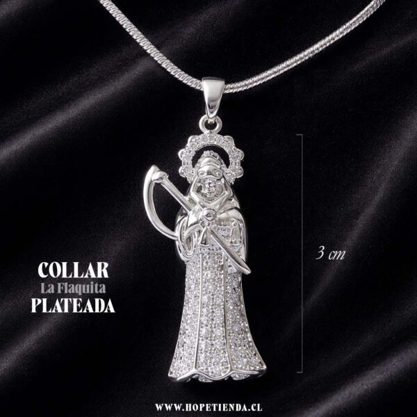 Collar Amuleto La Flaquita Plateada