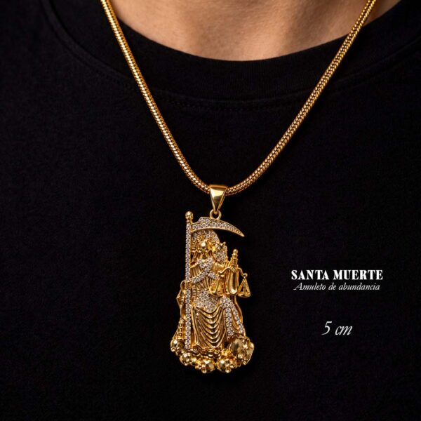 Collar Santa Muerte en el trono dorado